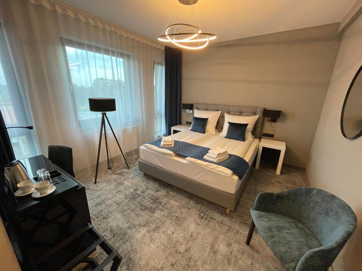Hotel Sanova ยาโรสวาฟ ภายนอก รูปภาพ
