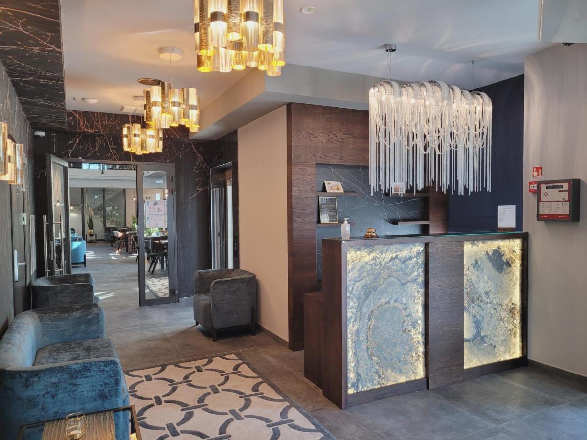 Hotel Sanova ยาโรสวาฟ ภายนอก รูปภาพ