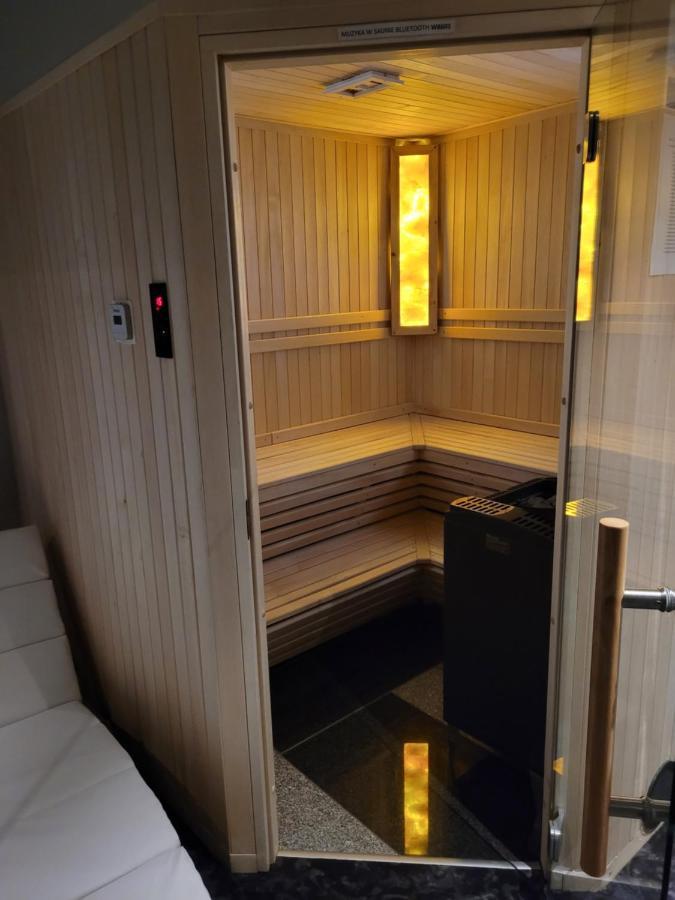 Hotel Sanova ยาโรสวาฟ ภายนอก รูปภาพ