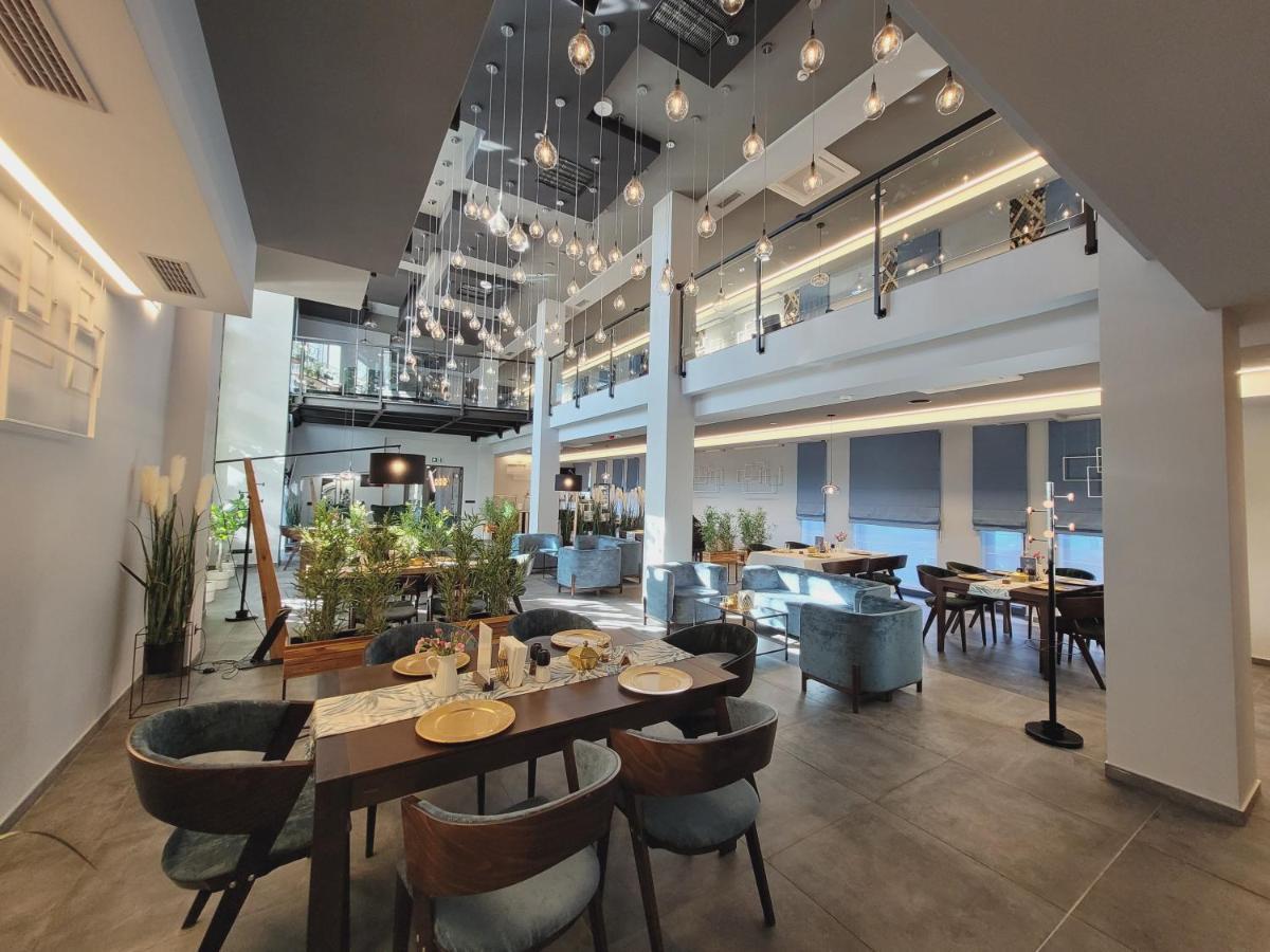 Hotel Sanova ยาโรสวาฟ ภายนอก รูปภาพ