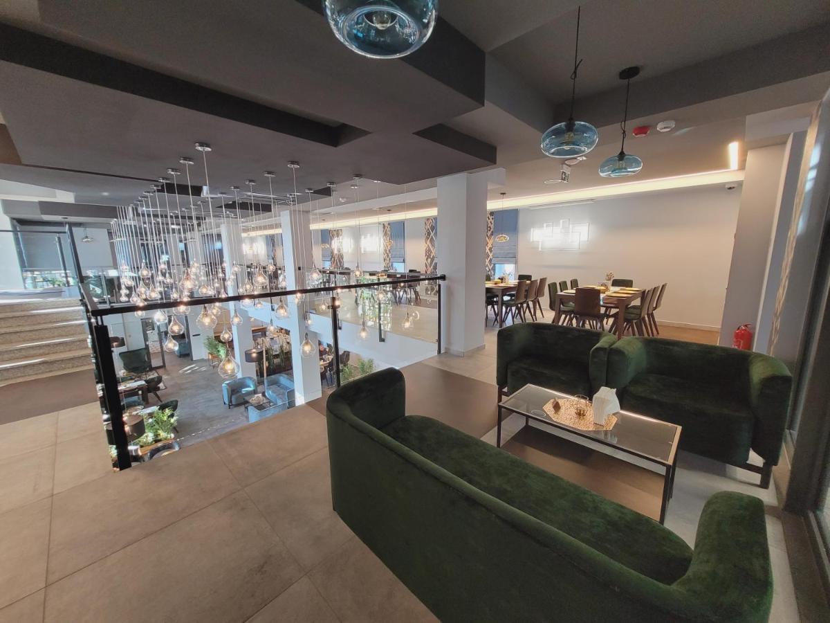 Hotel Sanova ยาโรสวาฟ ภายนอก รูปภาพ