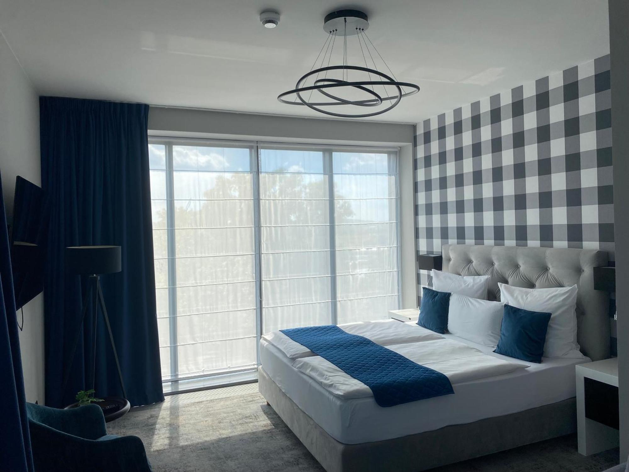 Hotel Sanova ยาโรสวาฟ ภายนอก รูปภาพ