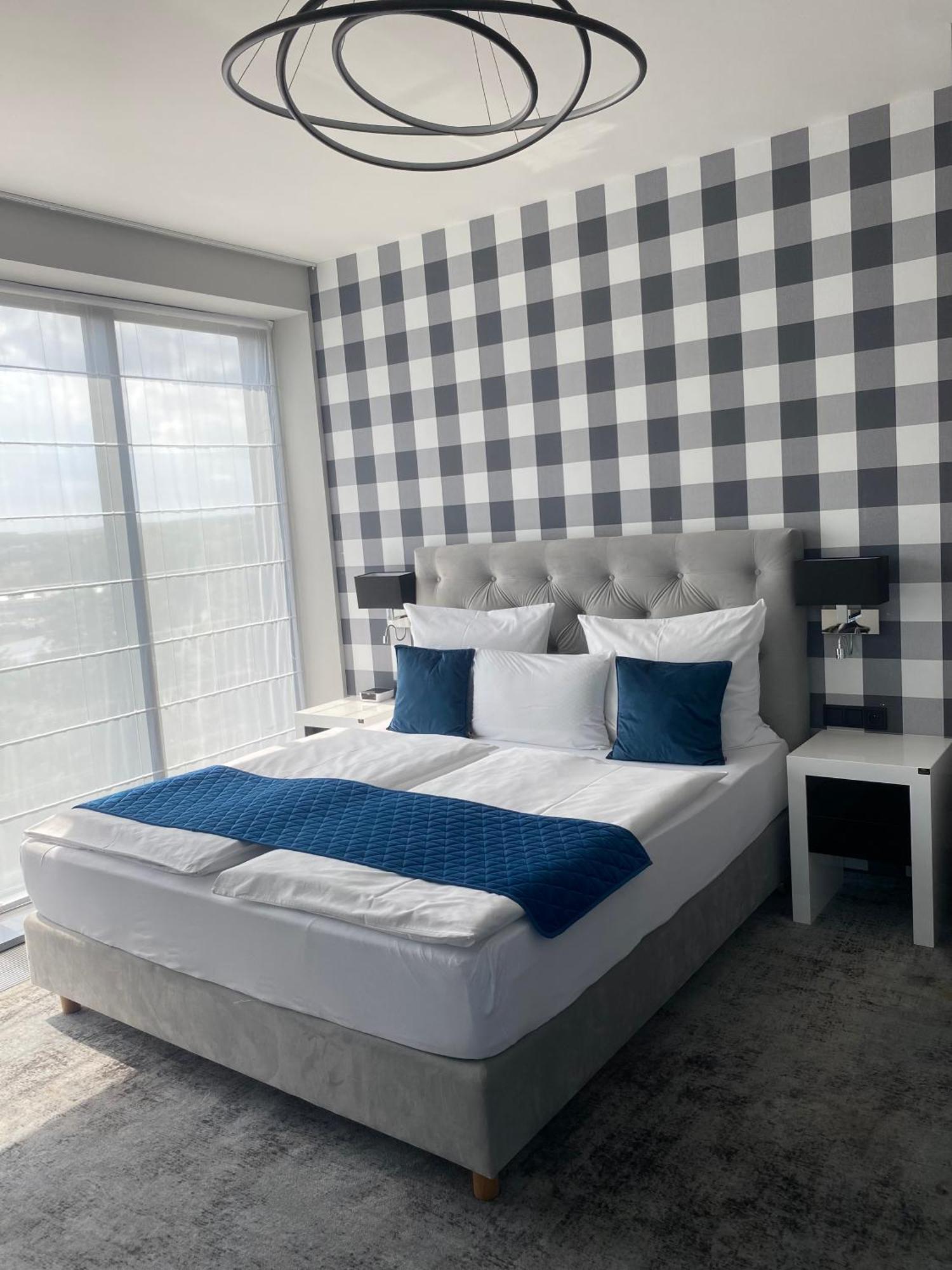 Hotel Sanova ยาโรสวาฟ ภายนอก รูปภาพ