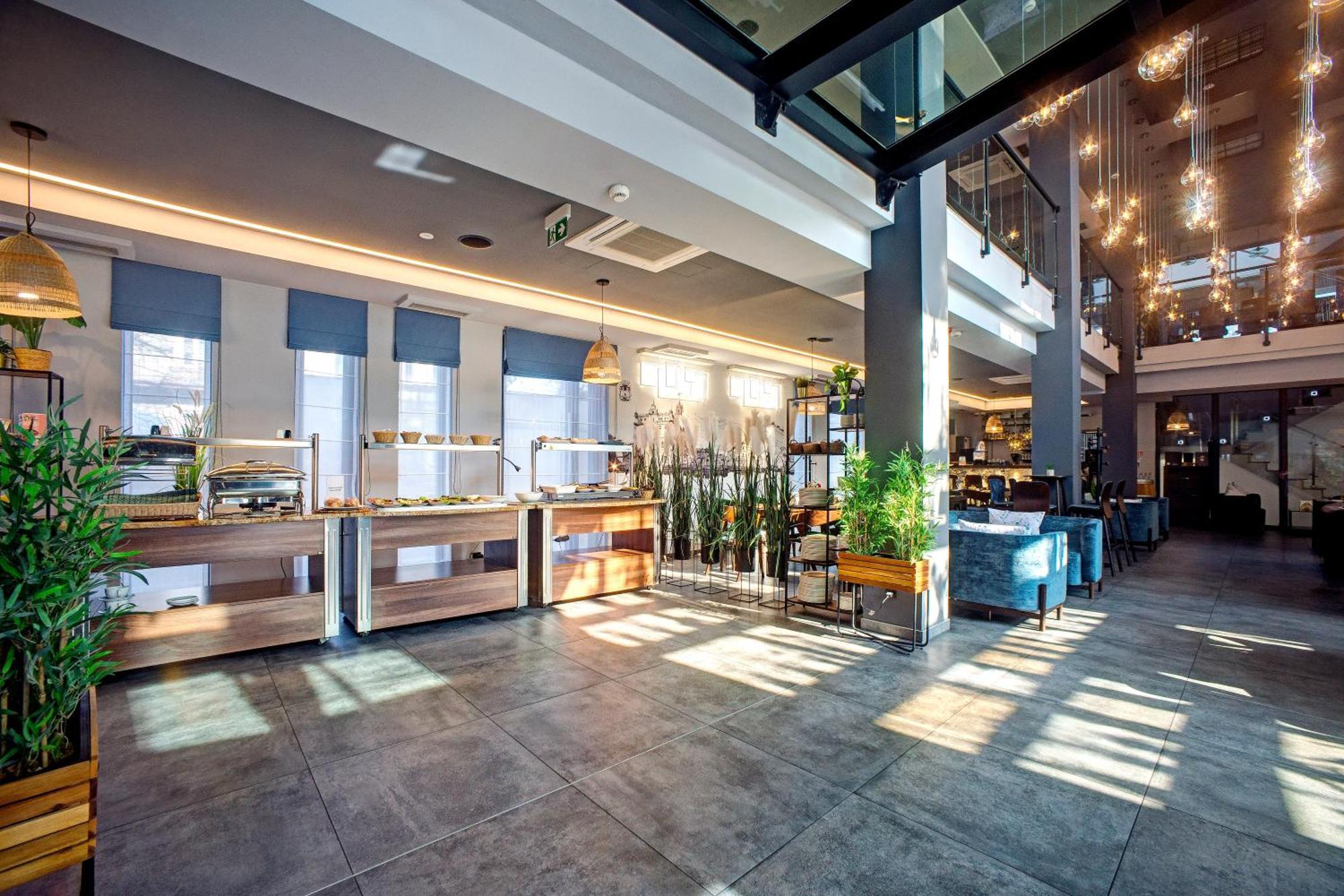 Hotel Sanova ยาโรสวาฟ ภายนอก รูปภาพ