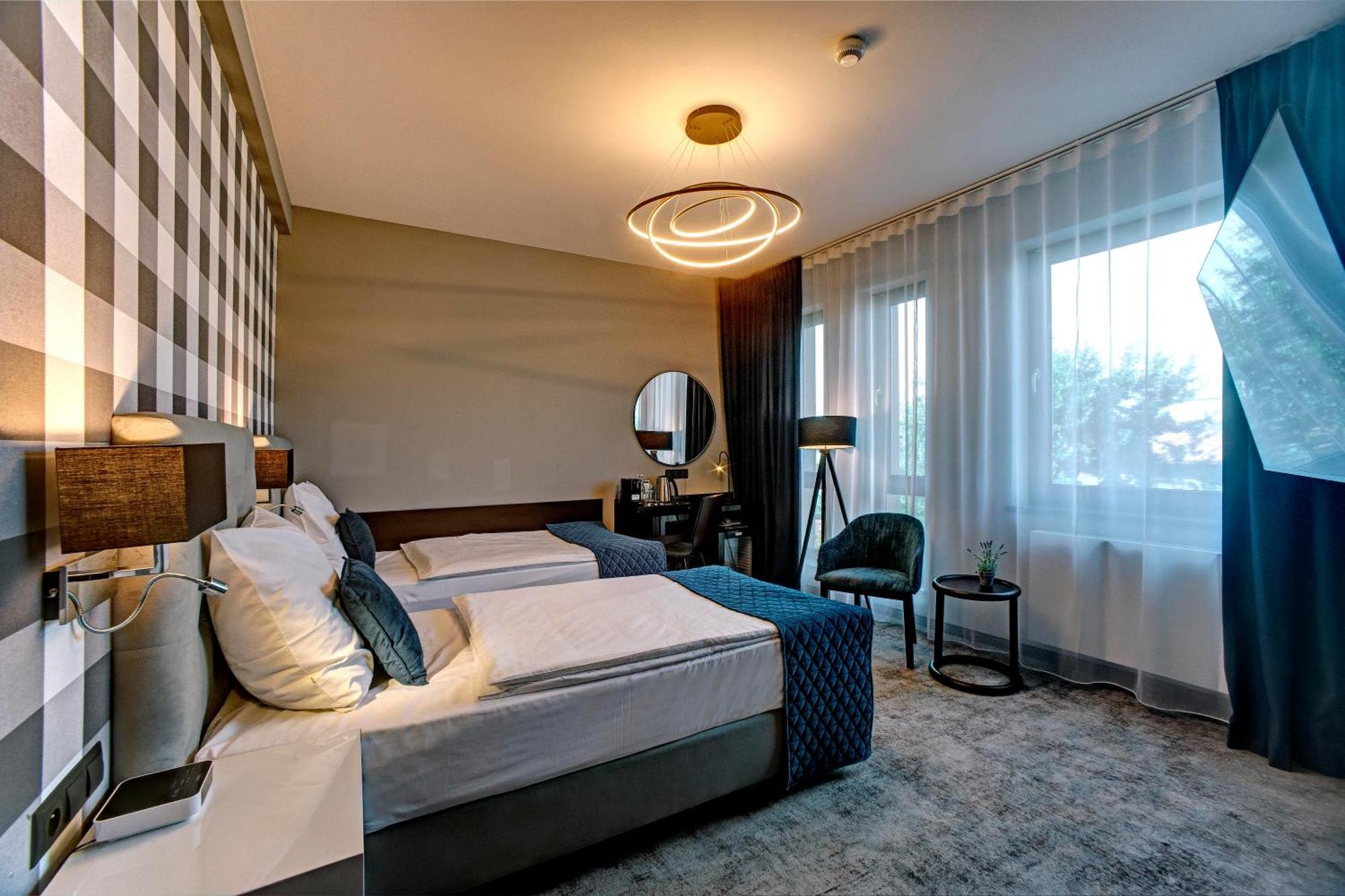 Hotel Sanova ยาโรสวาฟ ภายนอก รูปภาพ